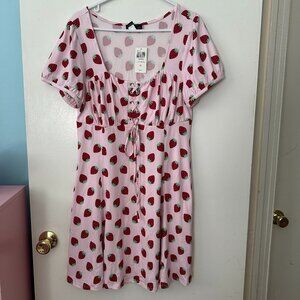 SUMMER SALE! Hot Topic Strawberry Print Dress – Size Large, Pockets, NWT